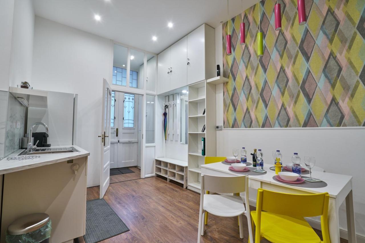 Nanirol Apartment At Gellert Bath Budapest Eksteriør billede