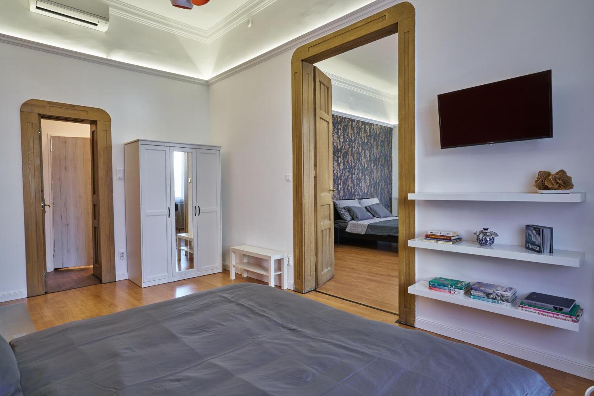 Nanirol Apartment At Gellert Bath Budapest Eksteriør billede